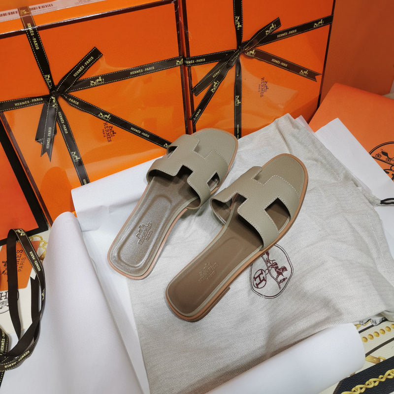 Hermès Tan Block Heel Sandals - Angled View