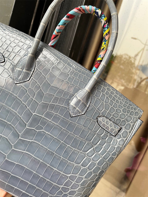  elegant structured bag styled with outfit 12