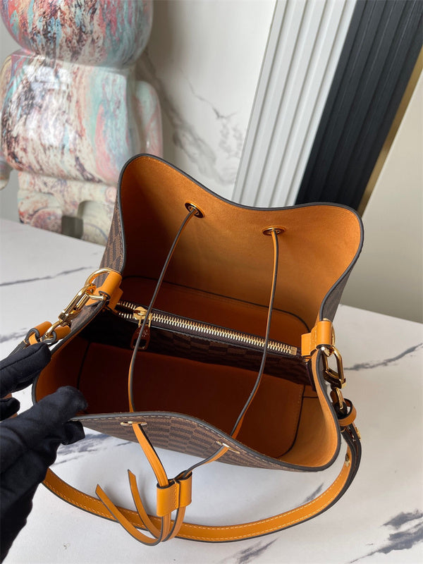  Elegant carryall bag carried on shoulder 10