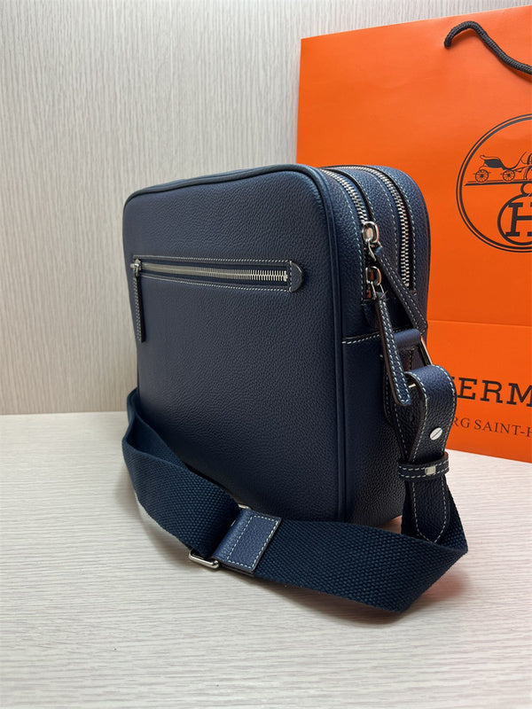  structured bag interior and compartment view 15