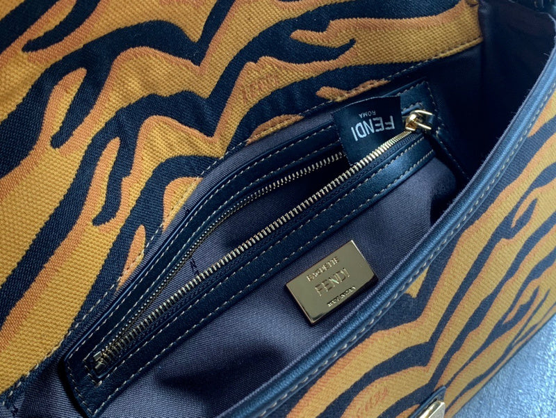 Ziva's Charm handbag – product shot (Standard Size)