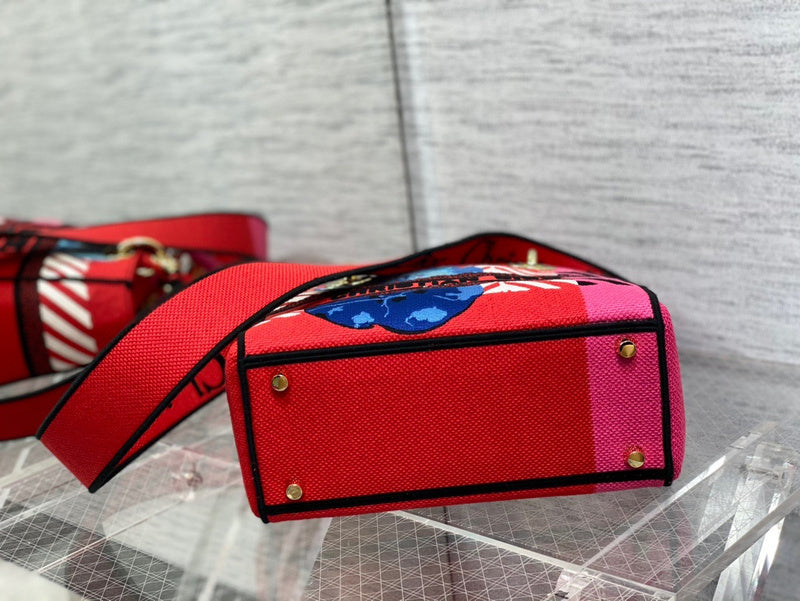 Handle and strap detail of premium polished women's handbag – women's luxury accessory