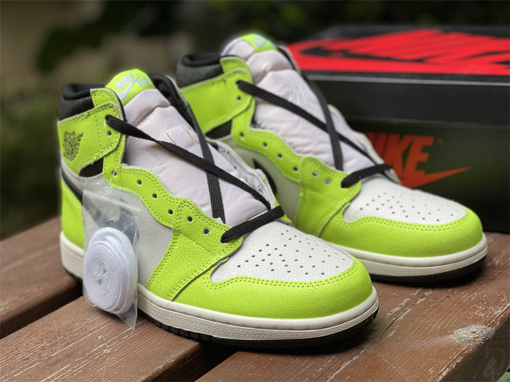 Nike Men's & Women's Designer Low-Top Shoes — Style 221 hardware detail