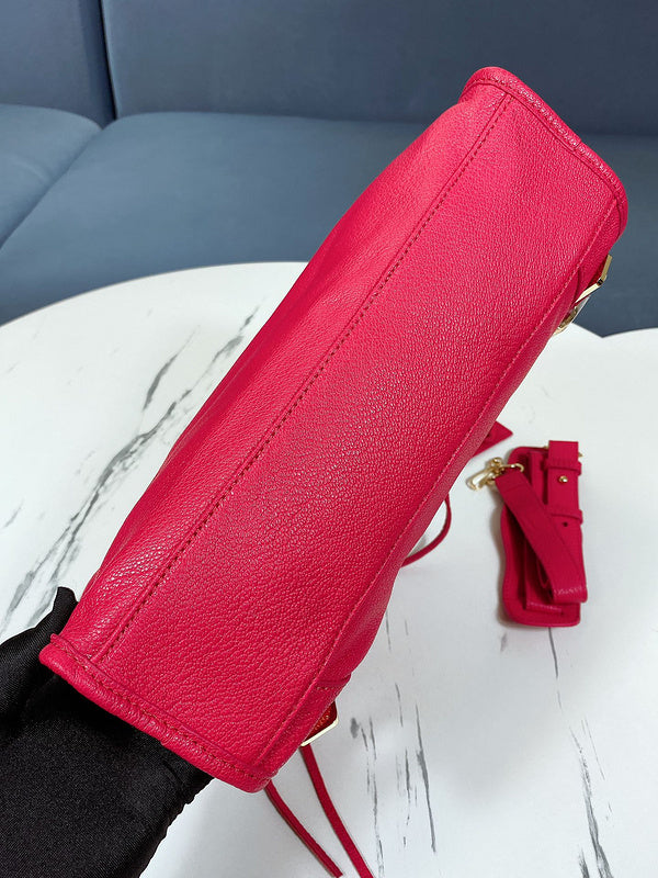 Zivas Charm Understated Luxury Statement Handbag (Premium Everyday Carry) – Close-Up Detail