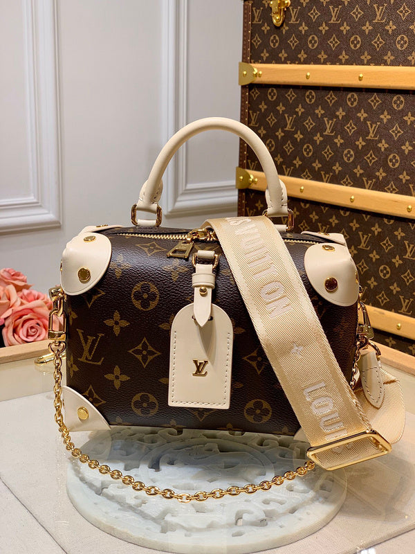 Side profile of everyday-luxe sleek women's handbag – women's everyday handbag