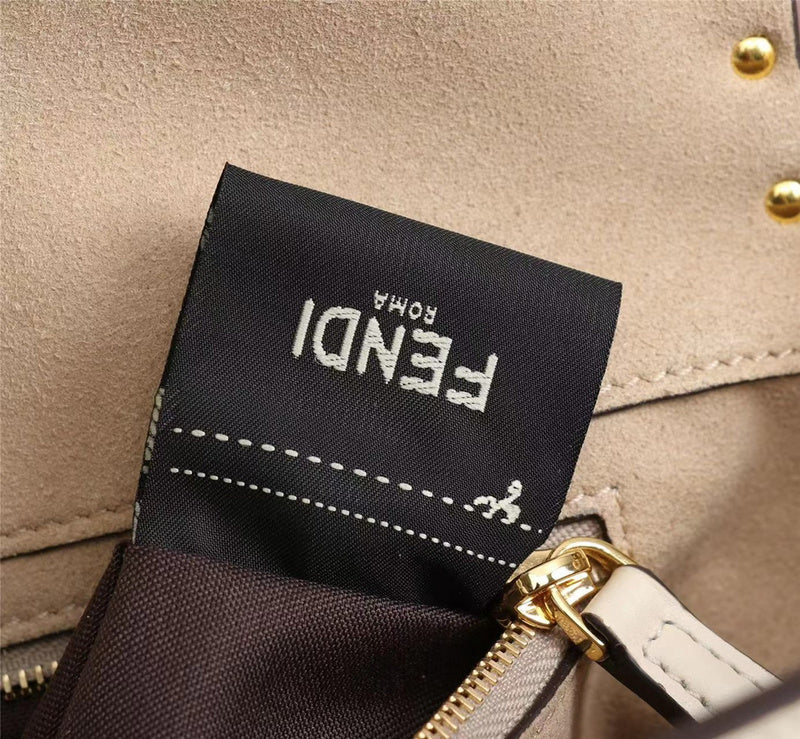 Ziva's Charm handbag – detail view (Standard Size)
