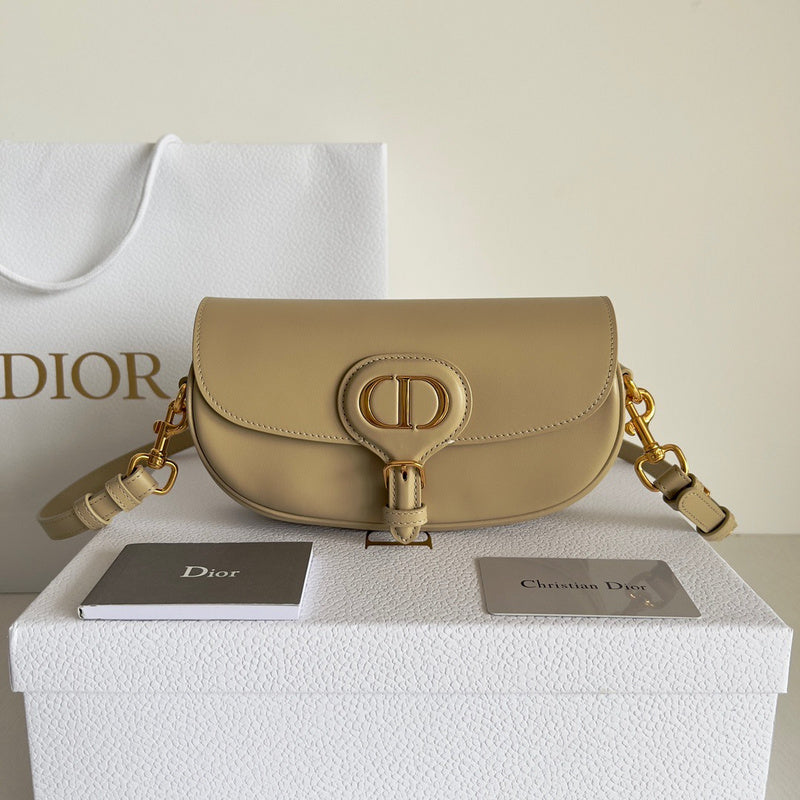 Handle and strap detail of premium sleek women's handbag – women's luxury accessory