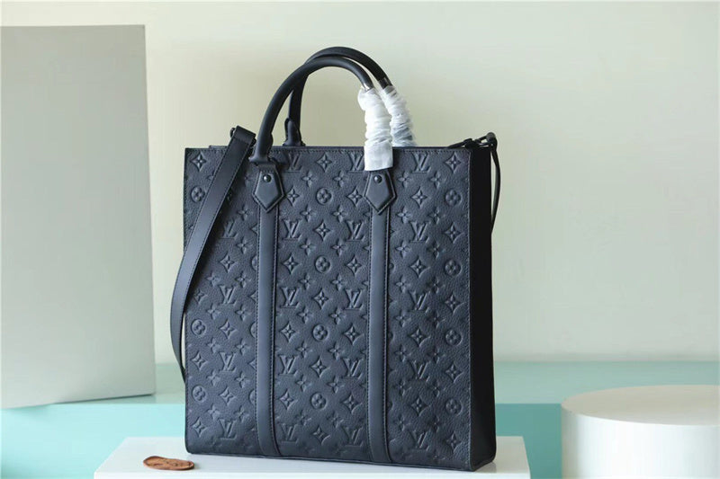  Chic crossbody bag front view