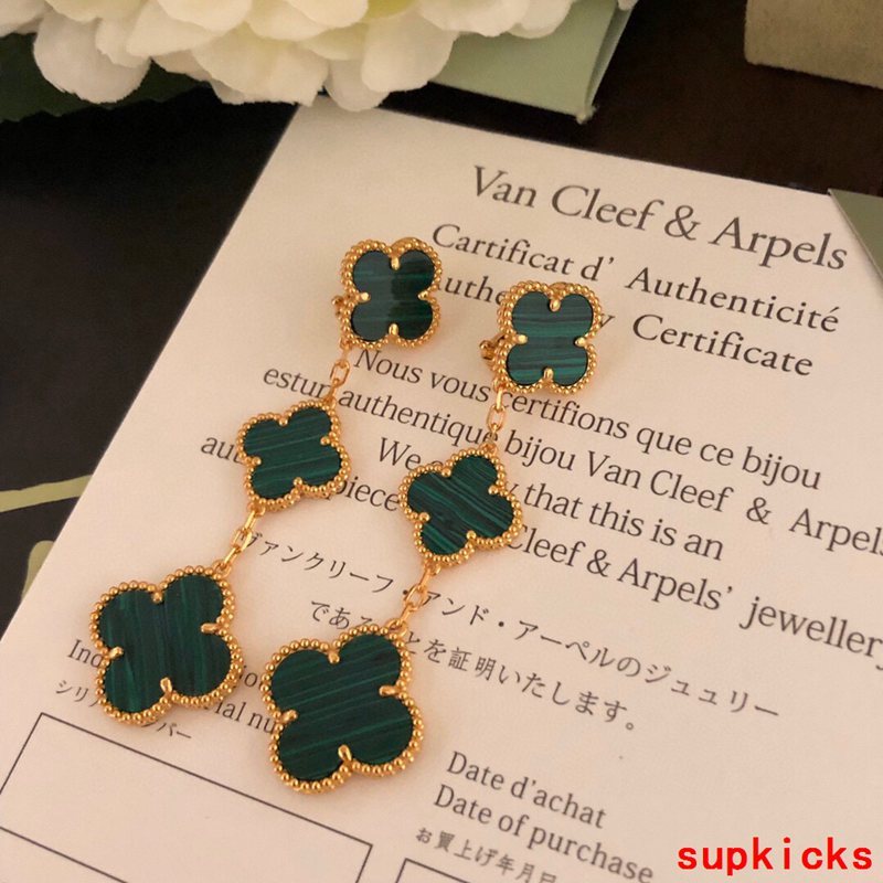 Front view of Van Cleef & Arpels unisex jewelry piece