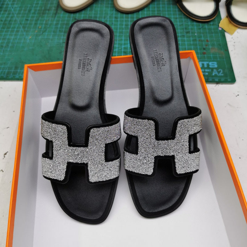 Hermès Beige Gladiator Sandals - Side Profile View