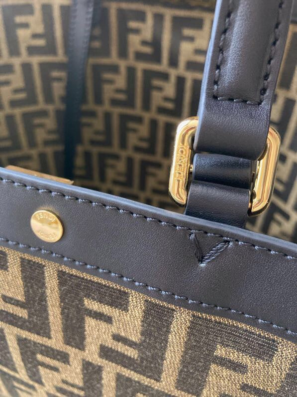 Ziva's Charm handbag – product shot (41cm*16cm*30cm)