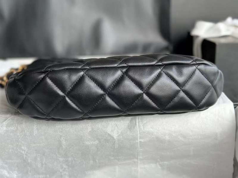 Zivas Charm Elevated Essentials Everyday Handbag (Modern Wardrobe Staple) – Detail View