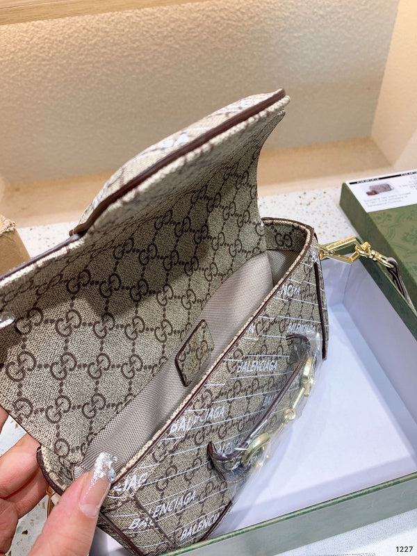 Ziva's Charm handbag – carry view (one versatile size)