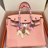  chic shopper bag styled with outfit