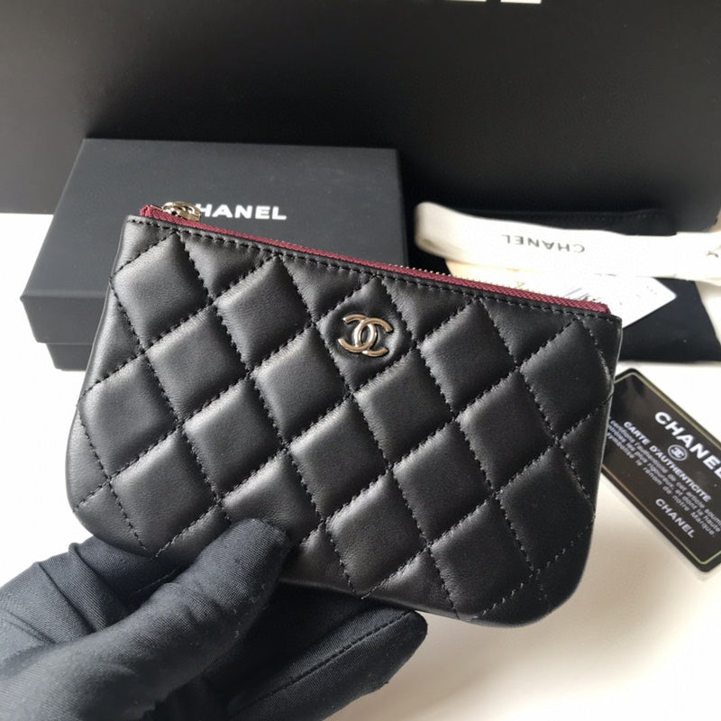 Zivas Charm Modern Edge Everyday Handbag (Contemporary Shape Language) – Styled Look