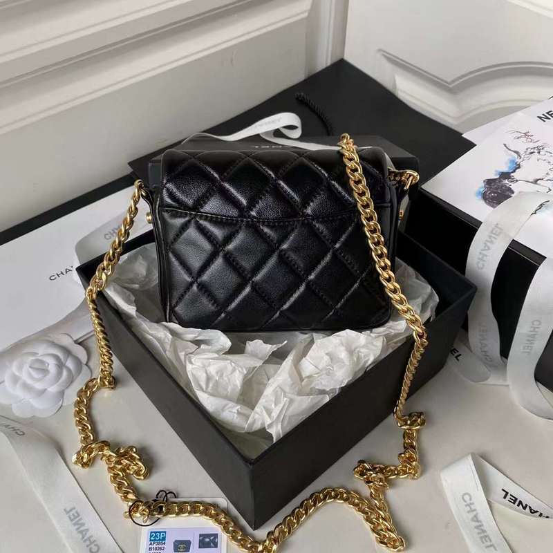 Zivas Charm Signature Style Luxury Handbag (Elevated Accessory Essential) – Detail View