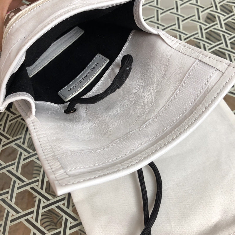Side profile of polished statement women's handbag – women's designer-style accessory