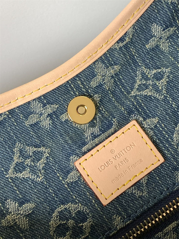 Timeless handbag carried on shoulder