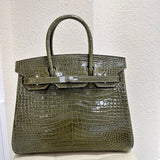  clean-lined carryall bag detail view showing craftsmanship