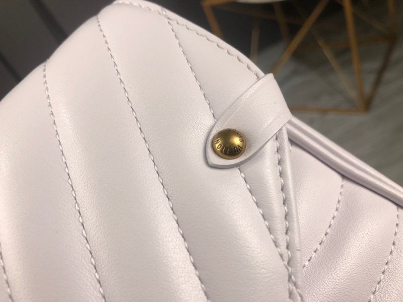 Handle and strap detail of sleek chic women's handbag – women's luxury accessory