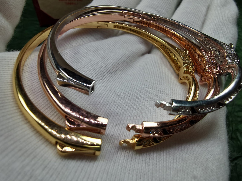 Front view of Cartier unisex jewelry piece