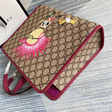 Handle and strap detail of everyday-luxe modern women's handbag – women's premium purse
