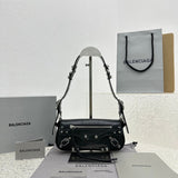 Zivas Charm Streamlined Design Statement Handbag (Elevated Daily Companion) – Lifestyle Shot