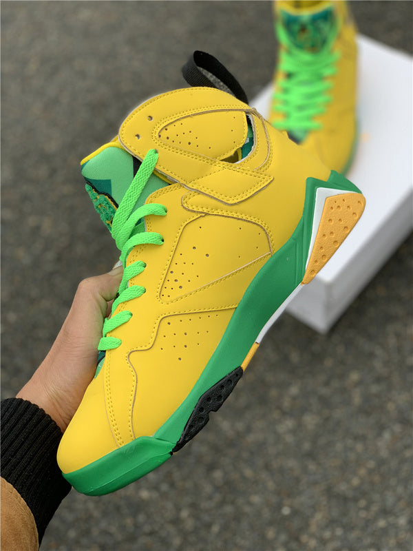 Nike Men's & Women's Designer Lifestyle Shoes — Style 032 back view