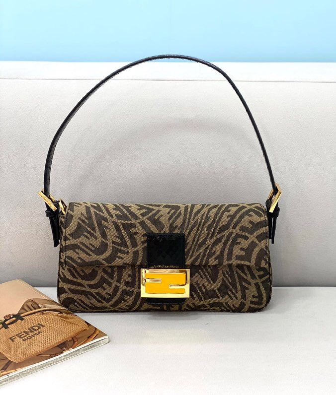 Ziva's Charm handbag – carry view (27cm*4cm*13cm)