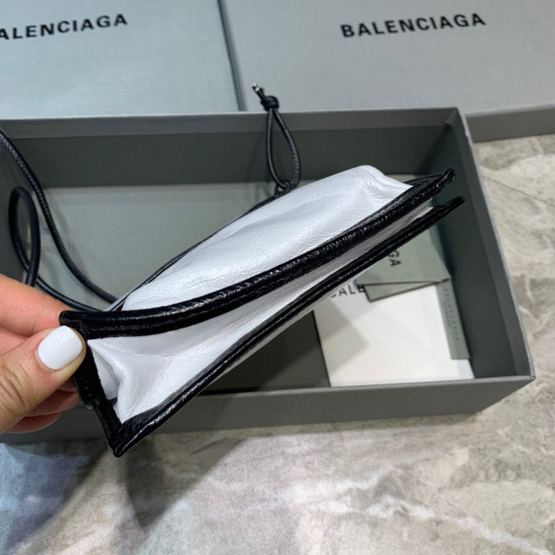 Zivas Charm Contemporary Flair Statement Handbag (Thoughtfully Structured Design) – Interior View