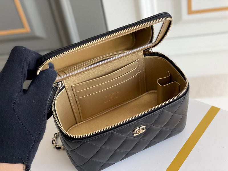 Zivas Charm Everyday Sophistication Designer Handbag (Versatile Style Statement) – Styled Look