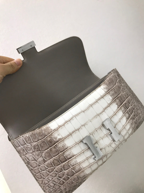 Sculpted handbag styled for everyday wear