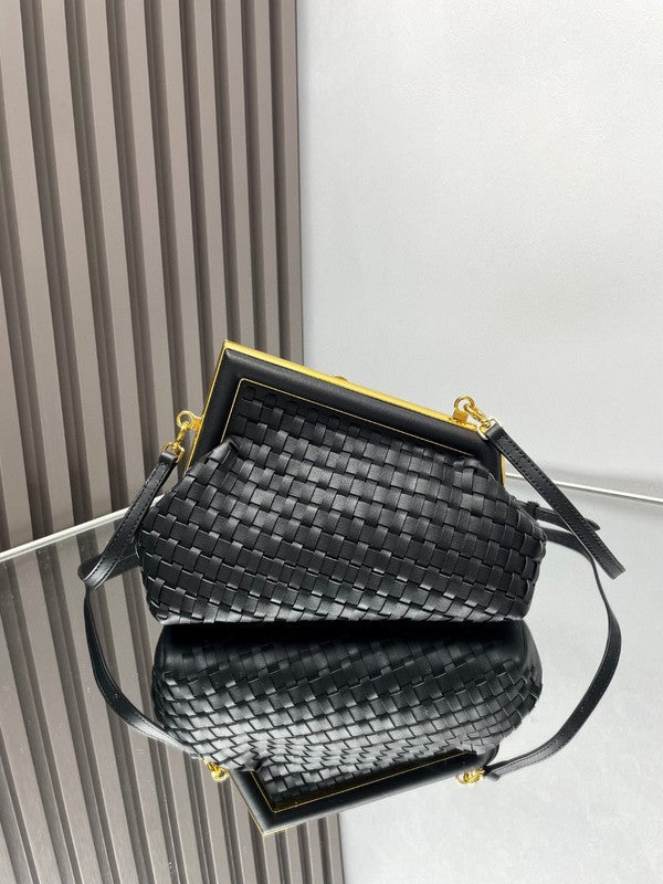 Ziva's Charm handbag – detail view (24cm*9cm*18cm)