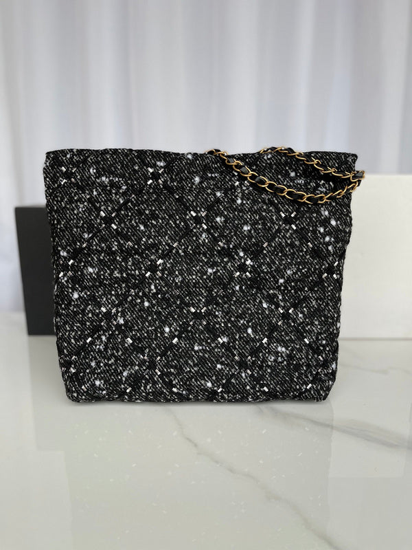  women's handbag, spacious design, view 3