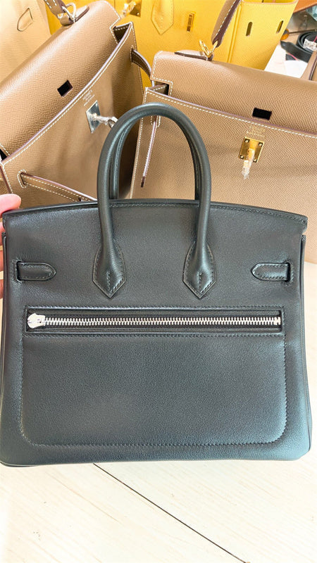  sleek tote bag detail view showing craftsmanship 8
