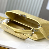  Tailored everyday bag front view 49