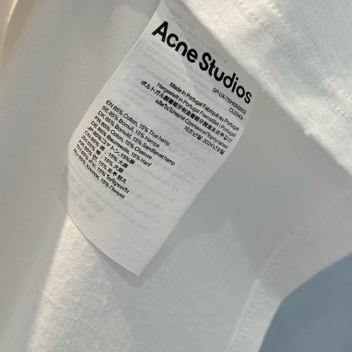 Acne Studios Top – luxury designer piece at Bellvora