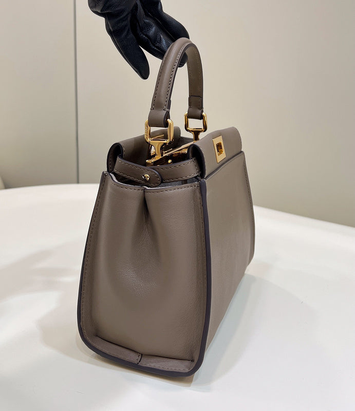 Ziva's Charm handbag – detail view (23cm*7cm*19cm)