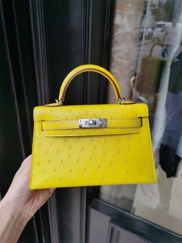  Understated top-handle bag front view