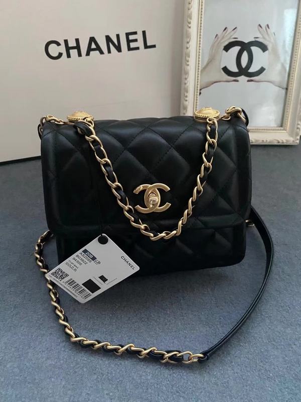 Zivas Charm Chic Craftsmanship Fashion Handbag (Signature Shape & Finish) – Close-Up Detail