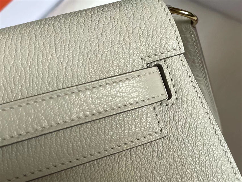  refined everyday bag detail view showing craftsmanship 20