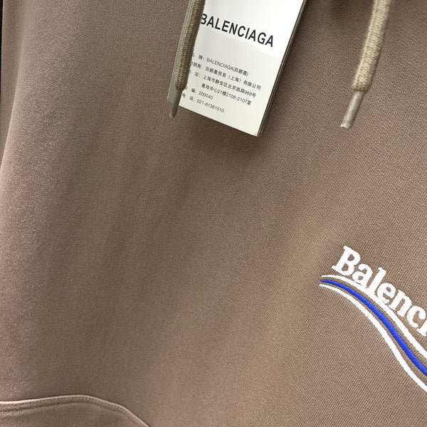 Three-quarter angle view of Balenciaga luxury piece style No.517