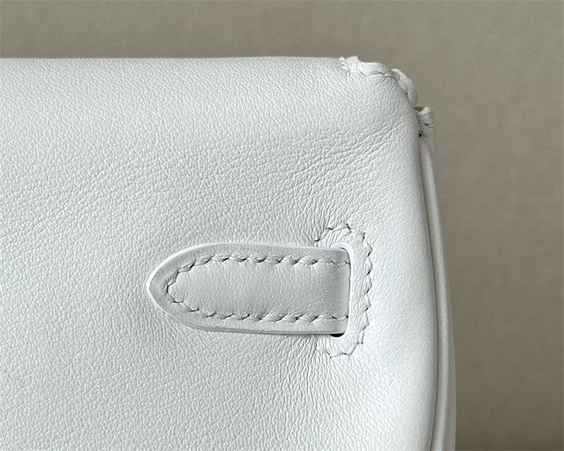 Effortless handbag styled for everyday wear
