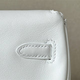 Effortless handbag styled for everyday wear