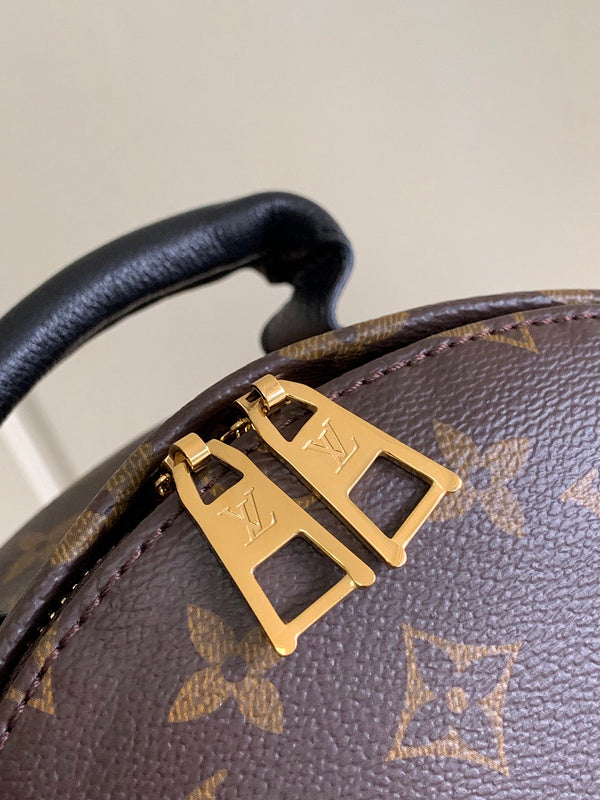 Styled lifestyle shot of classic modern women's handbag – women's premium purse