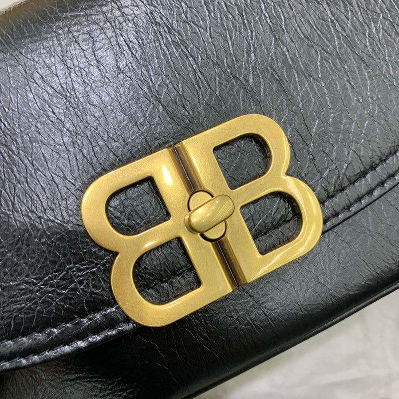 Zivas Charm Everyday Sophistication Statement Handbag (Signature Shape & Finish) – Close-Up Detail