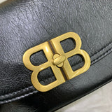 Zivas Charm Everyday Sophistication Statement Handbag (Signature Shape & Finish) – Close-Up Detail
