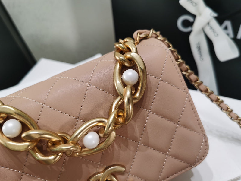  handbag, compact everyday style, image 5
