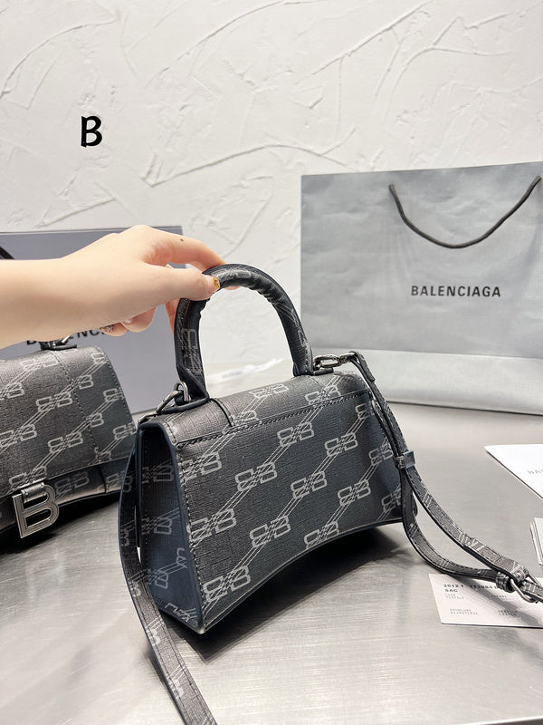 Ziva's Charm handbag – product shot (one versatile size)