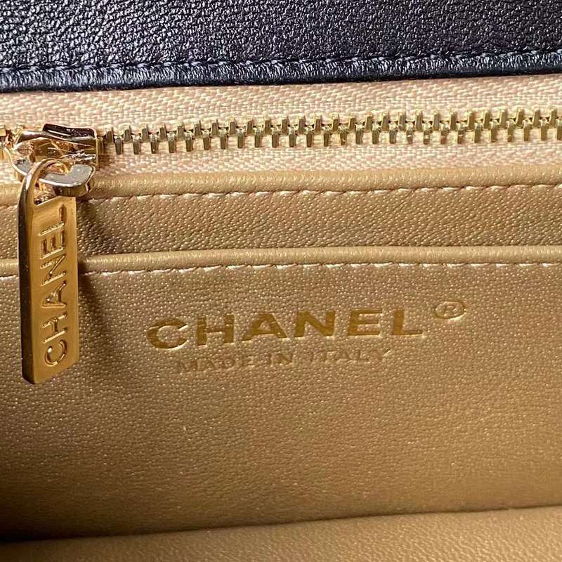 Zivas Charm Timeless Appeal Luxury Handbag (Refined Modern Silhouette) – Lifestyle Shot